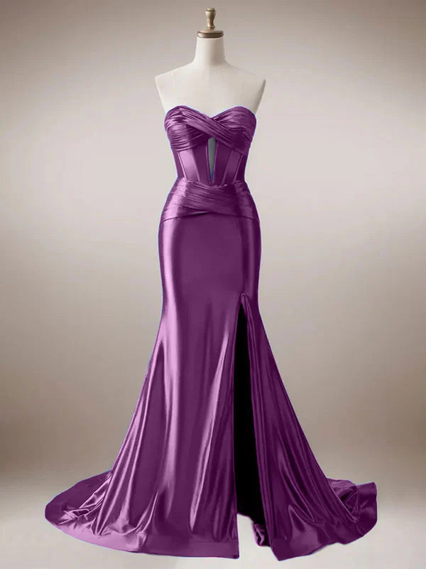 Vestido longo de baile roxo sereia tomara que caia com corpete e decote coração com fenda