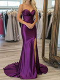 Lila Trägerloses gekreuztes gerafftes Satin Ballkleid mit Schlitz