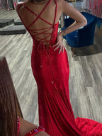 Robe de bal rouge sirène longue à col en V ornée de strass avec fente