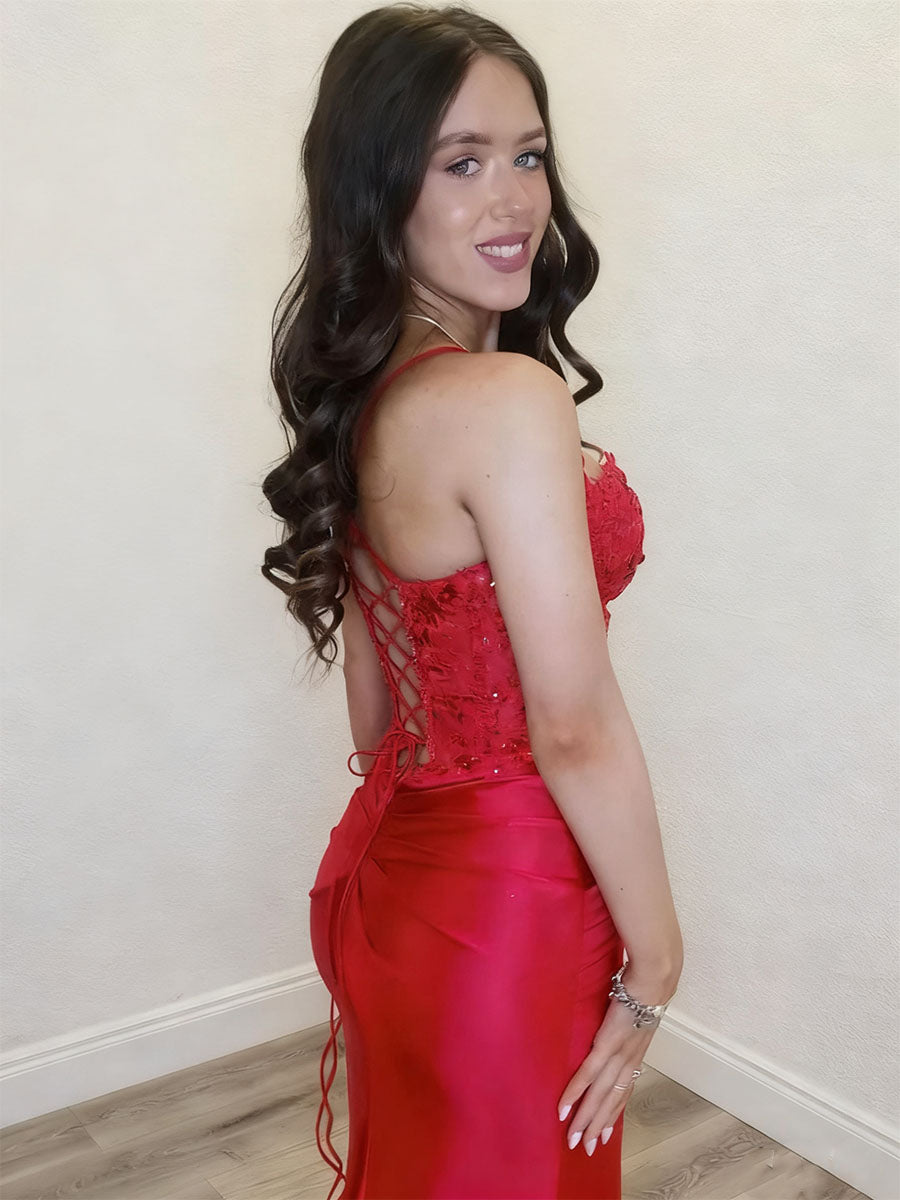 Robe de bal rouge sirène avec décolleté en trou de serrure et laçage dans le dos