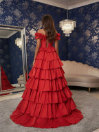Rotes schulterfreies Rüschen gestuftes Korsett langes Ballkleid