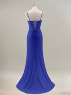Abito da ballo lungo modello sirena blu reale con spalline sottili e corsetto decorato con perline