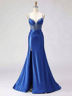 Robe de bal en satin bleu royal avec corset perlé et fente haute