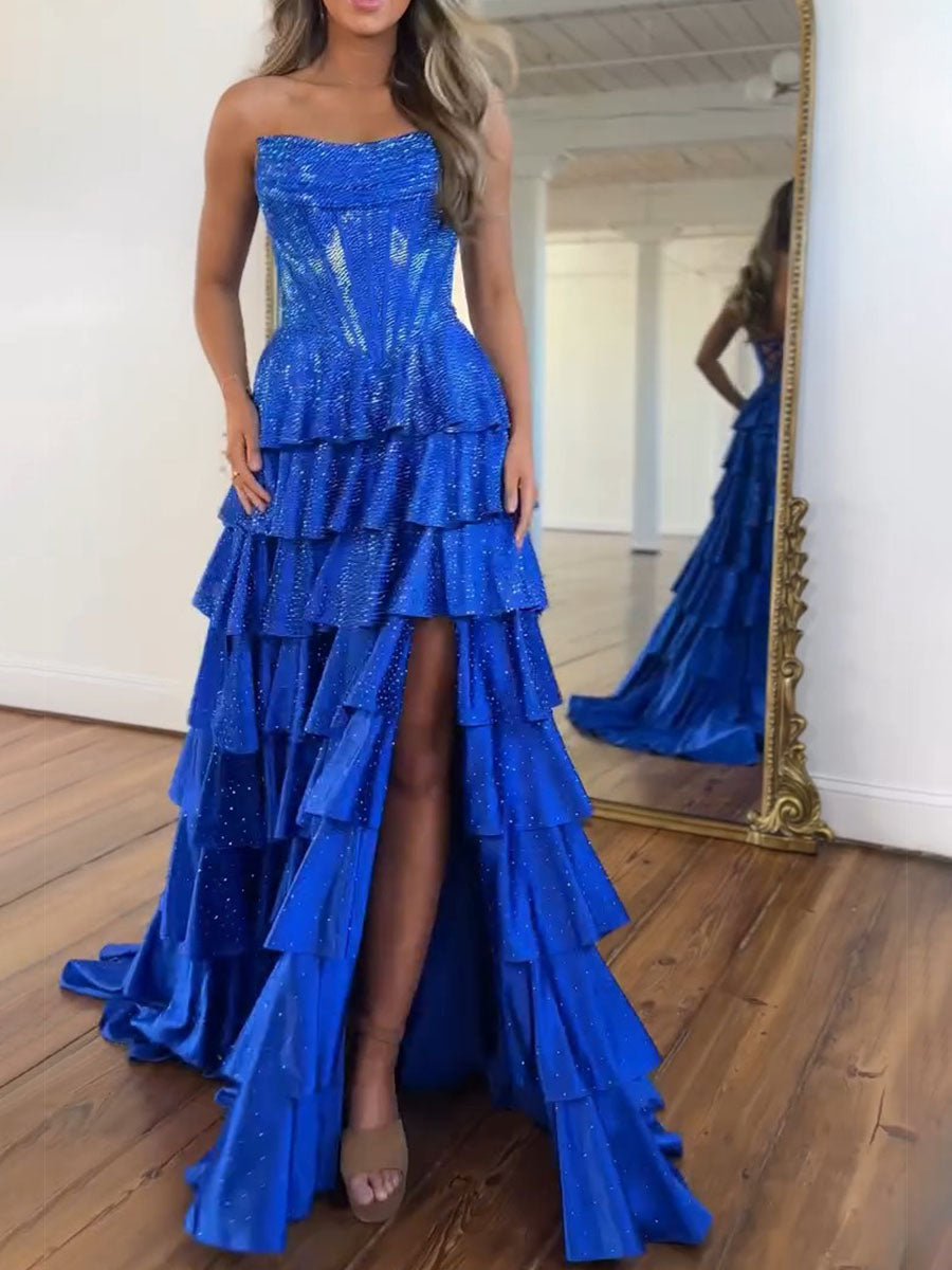 Vestido longo de baile azul royal tomara que caia com babados em camadas e fenda alta