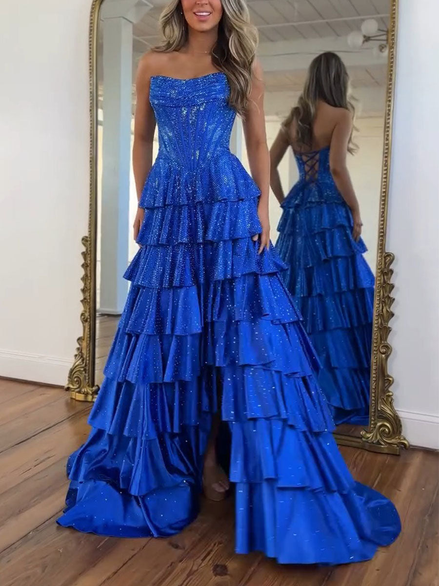 Vestido longo de baile azul royal tomara que caia com babados em camadas e fenda alta