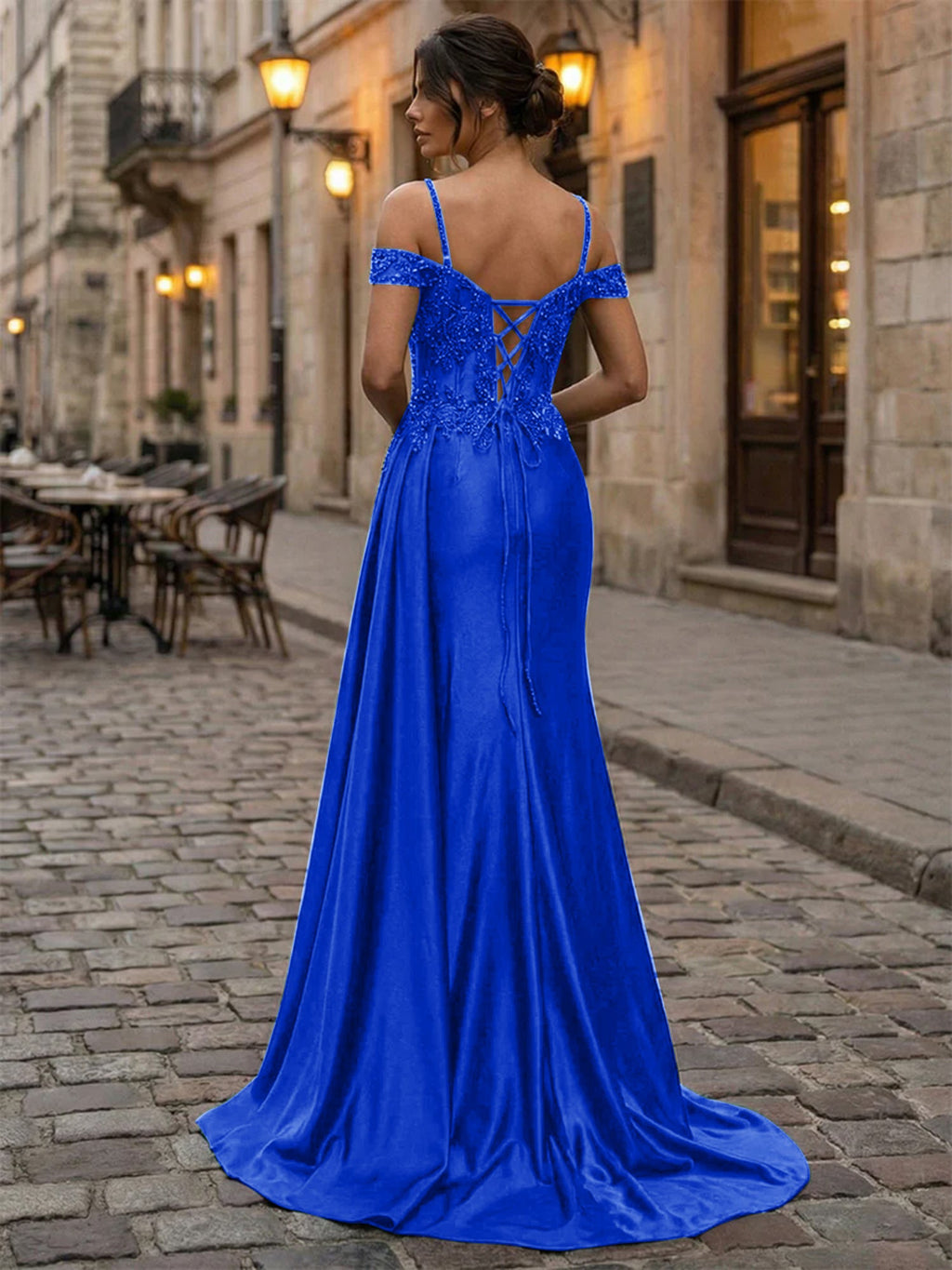 Vestido longo de festa verde esmeralda em cetim com corpete bordado