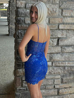 Robe courte moulante à bretelles spaghetti pour bal d'accueil avec sequins