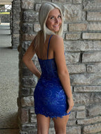 Robe courte moulante à bretelles spaghetti pour bal d'accueil avec sequins