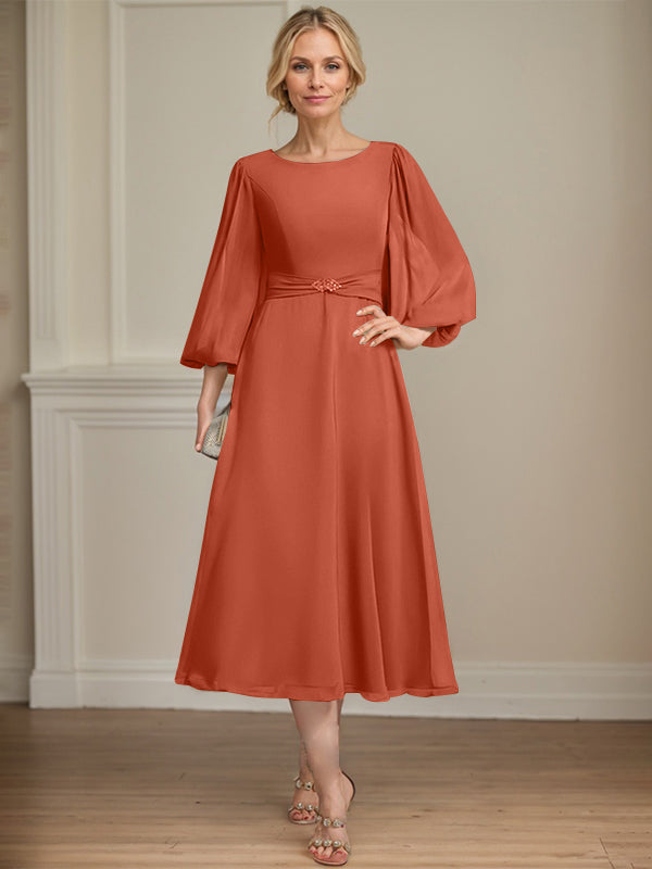 A-Linien Rundhals Tee-Länge Chiffon Kleid für die Brautmutter mit Kristallbrosche und Plissees