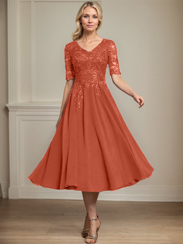 Robe de mère de la mariée en dentelle et chiffon longueur thé, ligne A, col en V avec sequins