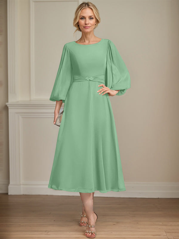 A-Linien Rundhals Tee-Länge Chiffon Kleid für die Brautmutter mit Kristallbrosche und Plissees