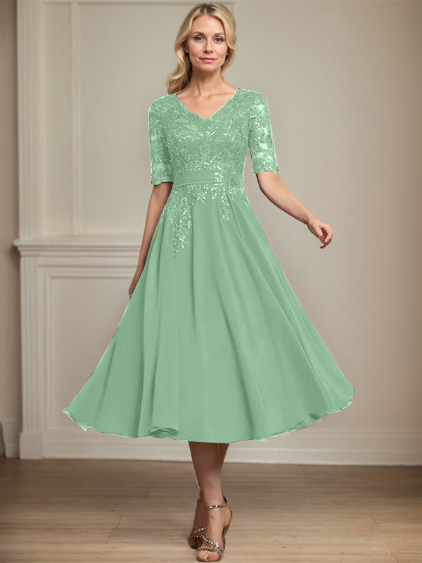 Robe de mère de la mariée en dentelle et chiffon longueur thé, ligne A, col en V avec sequins