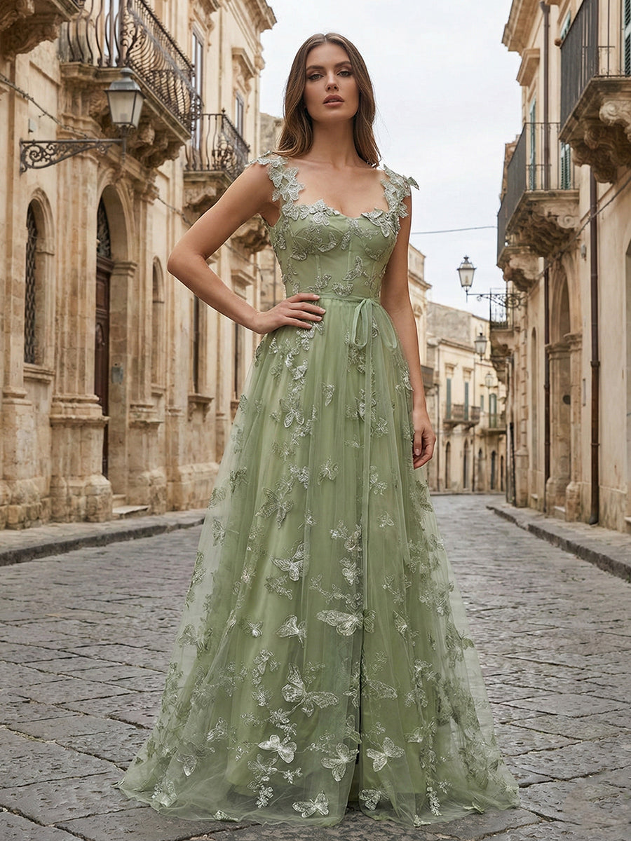 Vestido de baile com corpete em tule verde sálvia em A, decote coração e estampa de borboleta