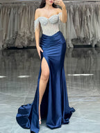 Abito da ballo con corsetto in raso e strass, scollo a barca e senza spalline