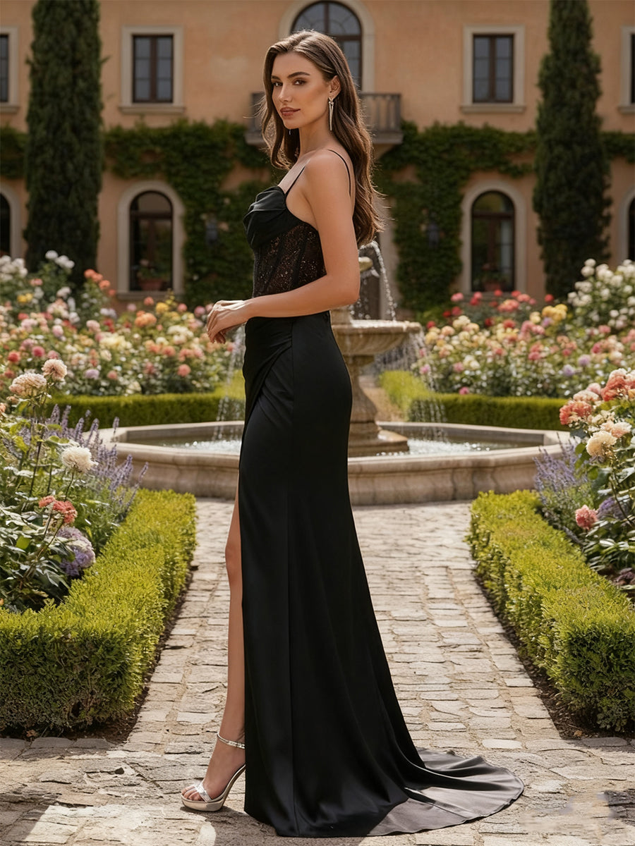 Eng anliegendes Kleid mit Spaghettiträgern, plissiertem Korsett, langes Ballkleid