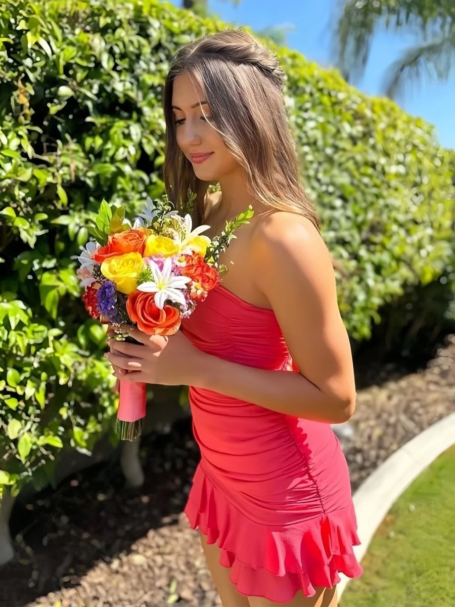 Robe courte bustier fourreau pour bal de promo avec volants