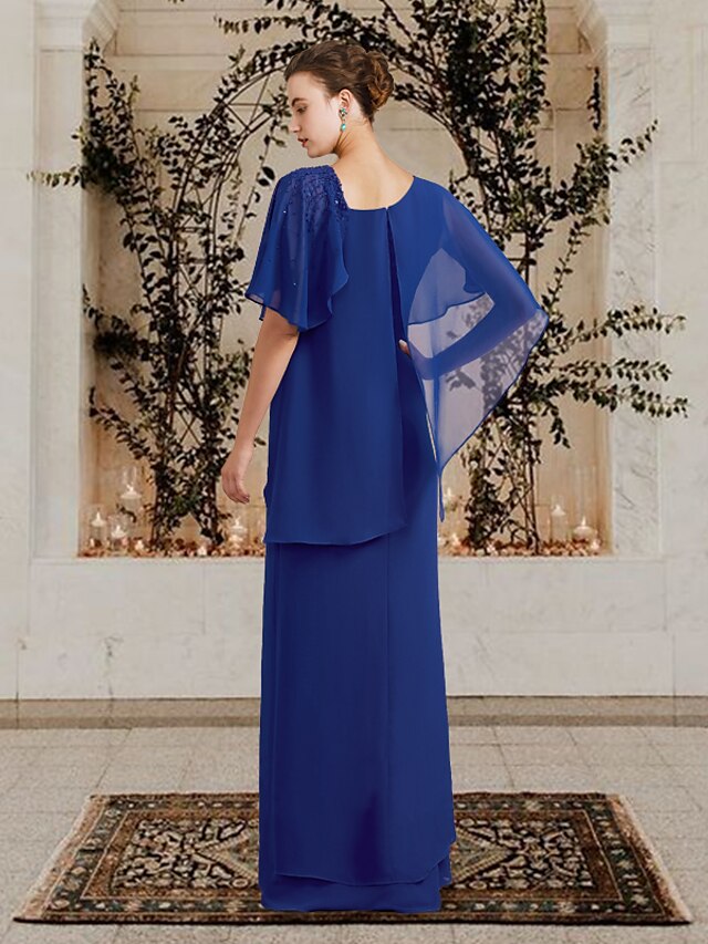 Vestidos de mãe da noiva tipo tubinho/coluna, com decote barco e comprimento até o chão