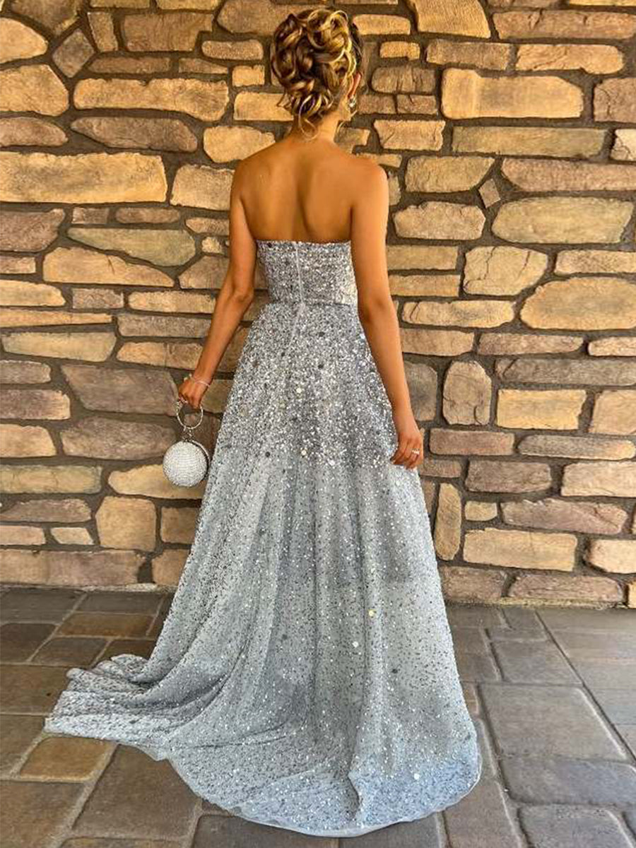 Abito da ballo argento a linea A senza spalline con paillettes a coriandoli scintillanti su tutta la superficie