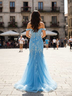 Abito da sera sirena azzurro cielo con fiori, scollo a cuore e spalle scoperte