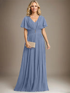 A-Linien V-Ausschnitt Bodenlanges Chiffon Brautmutterkleid mit Kristallbrosche und Plisseefalten