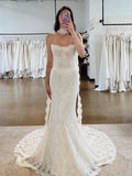Form‑Fitting Strapless Lace Mermaid Bridal Dress With Detachable Lace Scarf