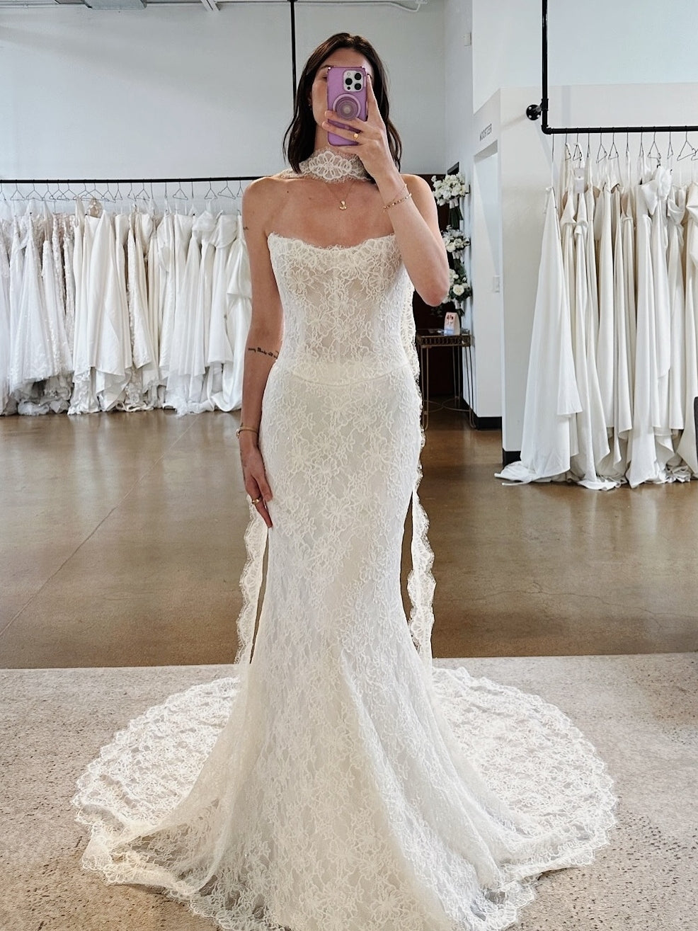 Form‑Fitting Strapless Lace Mermaid Bridal Dress With Detachable Lace Scarf