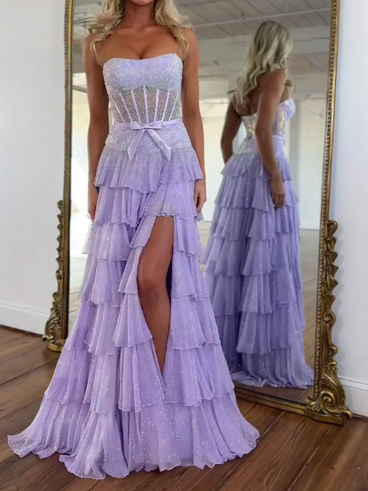 Vestido de Festa Lilás Brilhante Tomara que Caia com Babados em Camadas, Corpete e Fenda