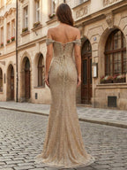 Robe longue de bal dorée scintillante à épaules dénudées avec fronces et fente