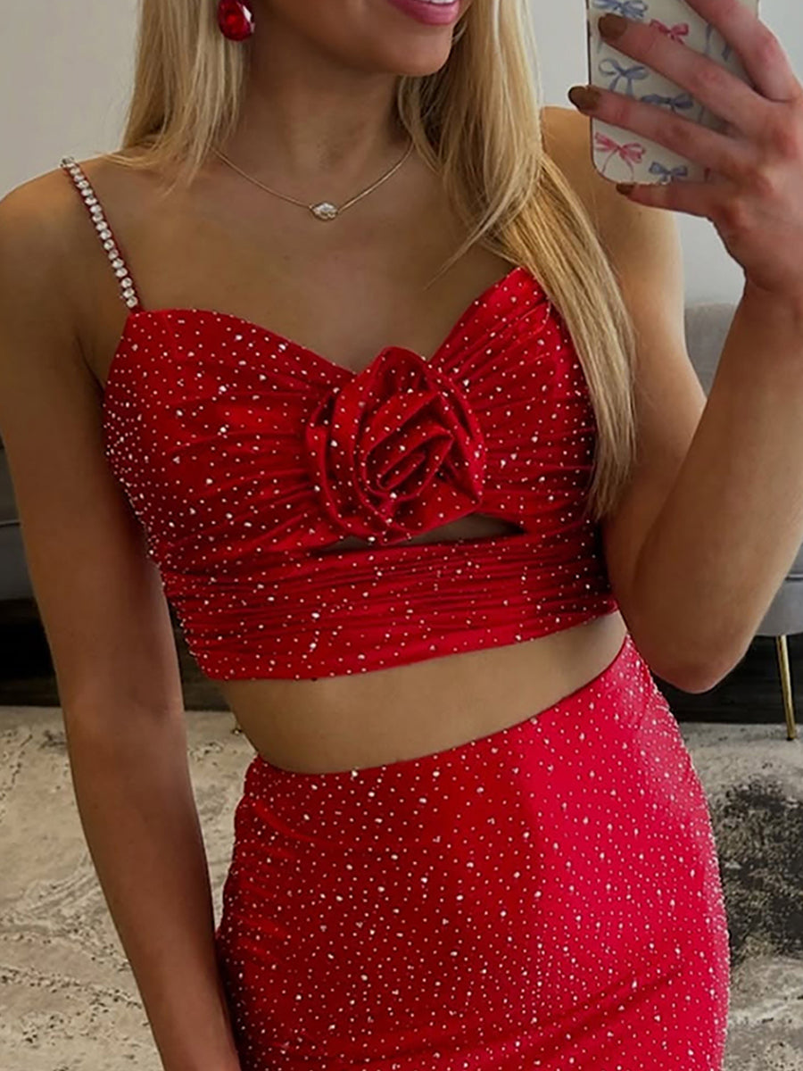 Vestido de fiesta rojo brillante de dos piezas con escote corazón y roseta 3D