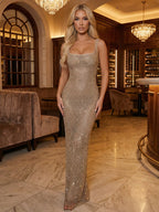 Funkelndes champagnerfarbenes langes Abendkleid mit Kristall-Mesh und quadratischem Ausschnitt
