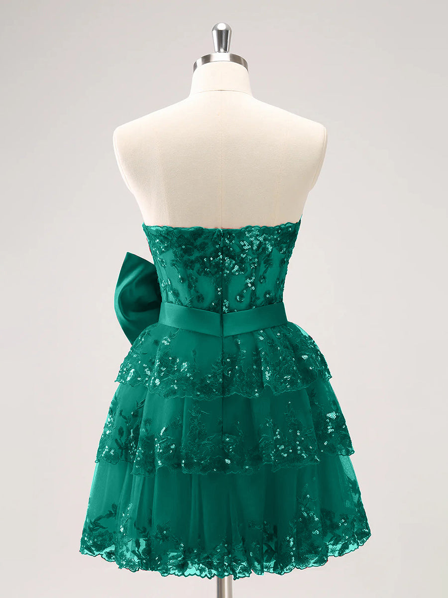 Vestido de formatura brilhante em corte A com corpete de decote coração, babados em camadas e laços