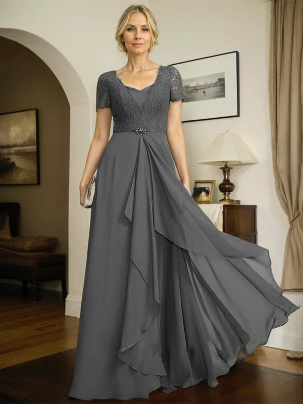 Robe mère de la mariée en mousseline et dentelle, ligne A, décolleté cœur, longueur au sol, avec perles et volants en cascade