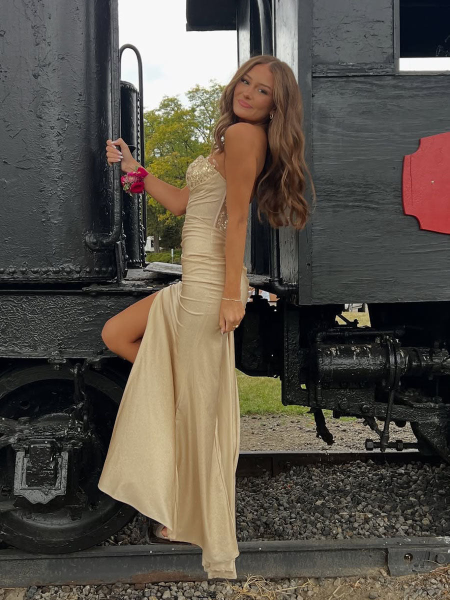 Trägerloses langes Ballkleid mit Perlenbesetztem Korsett-Oberteil und Schlitz