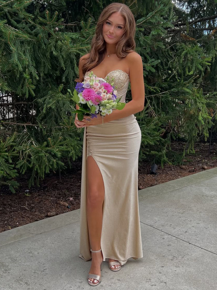 Trägerloses langes Ballkleid mit Perlenbesetztem Korsett-Oberteil und Schlitz