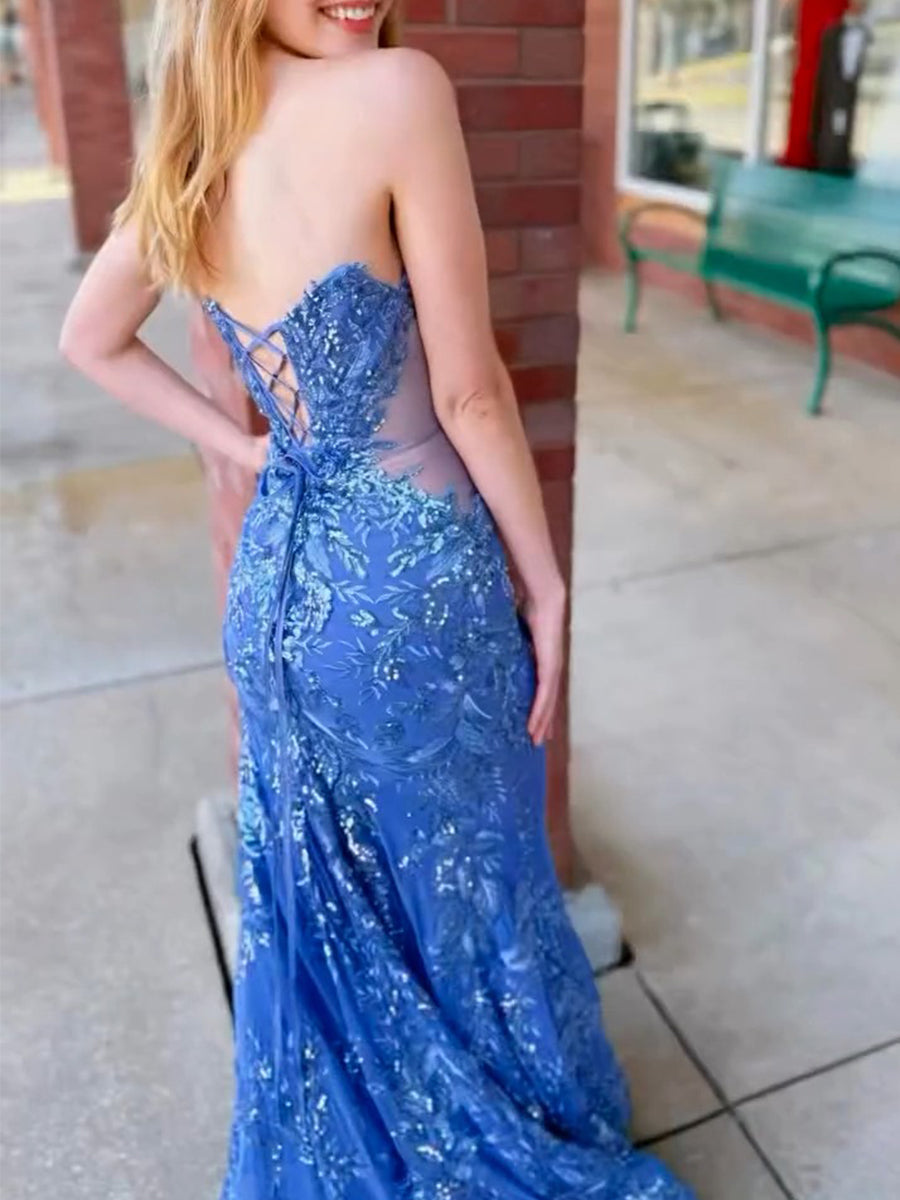 Vestido largo de graduación azul sin tirantes con lentejuelas y escote en V