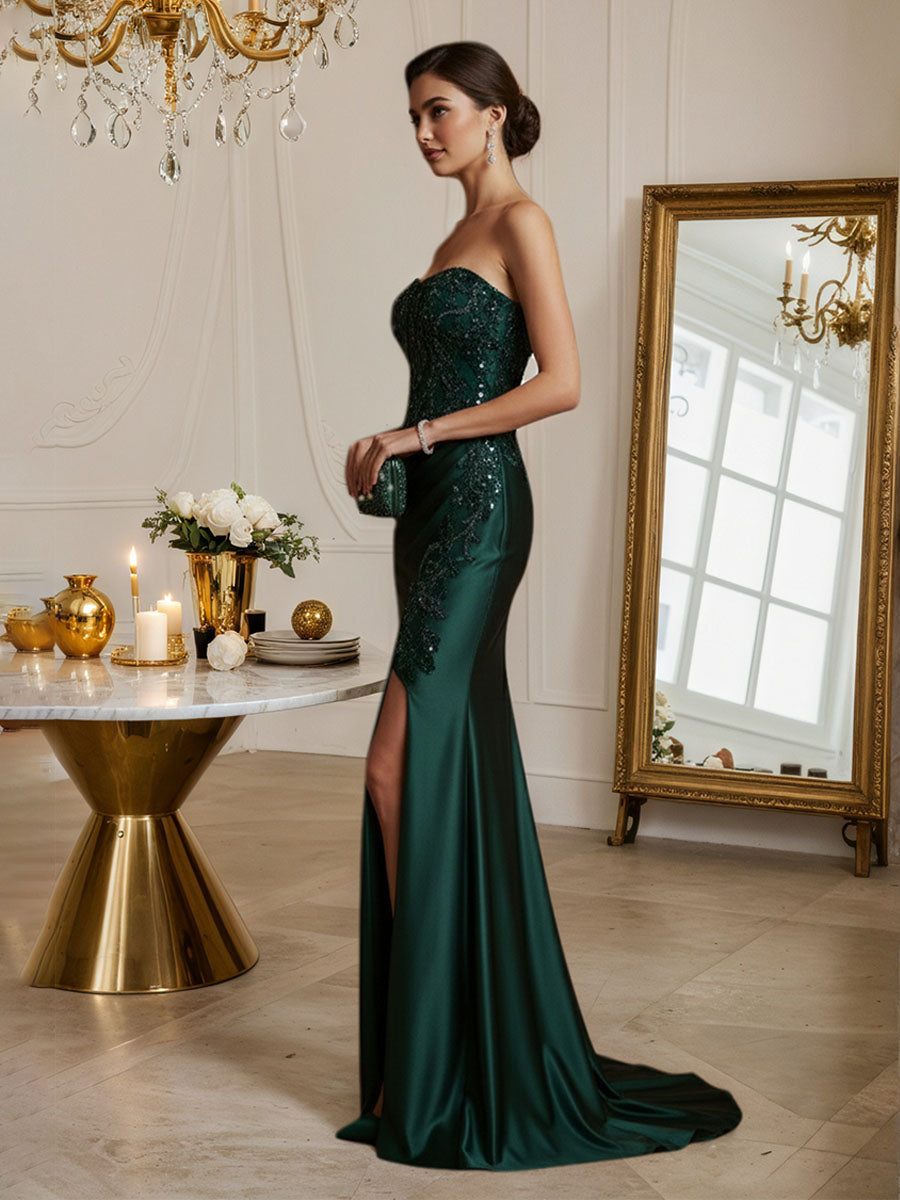 Abito lungo da sera a sirena senza spalline con paillettes e spacco