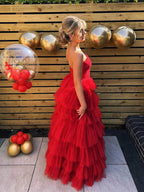 Vestido longo de baile vermelho tomara que caia com babados de tule em cascata