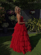 Vestido longo de baile vermelho tomara que caia com babados de tule em cascata