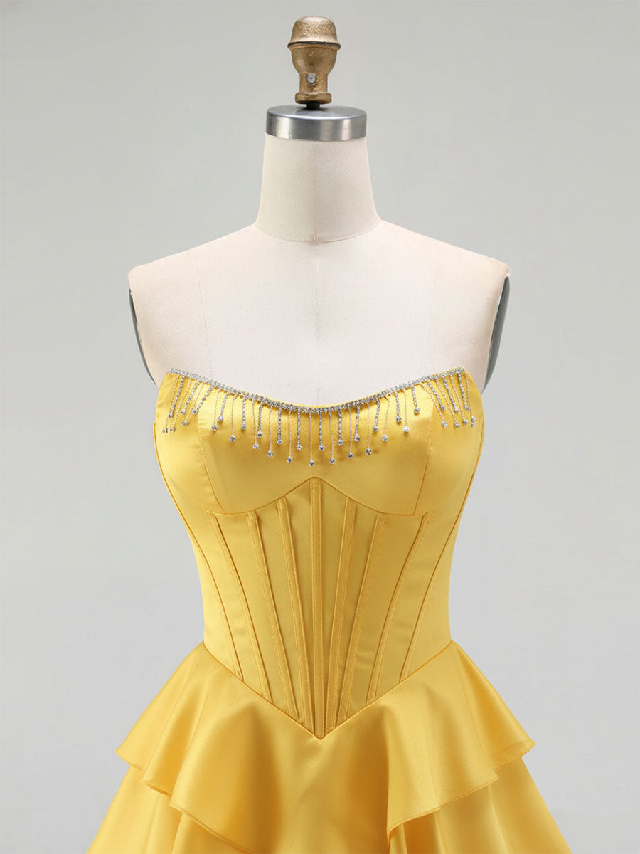 Robe de bal bustier à volants superposés avec franges perlées
