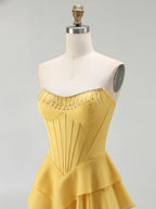 Robe de bal bustier à volants superposés avec franges perlées