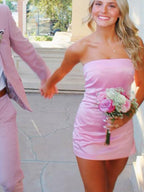 Vestido corto ajustado sin tirantes para fiesta de graduación con abertura