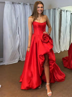 Abito da sera formale in raso senza spalline con fiori 3D e spacco alto per donna