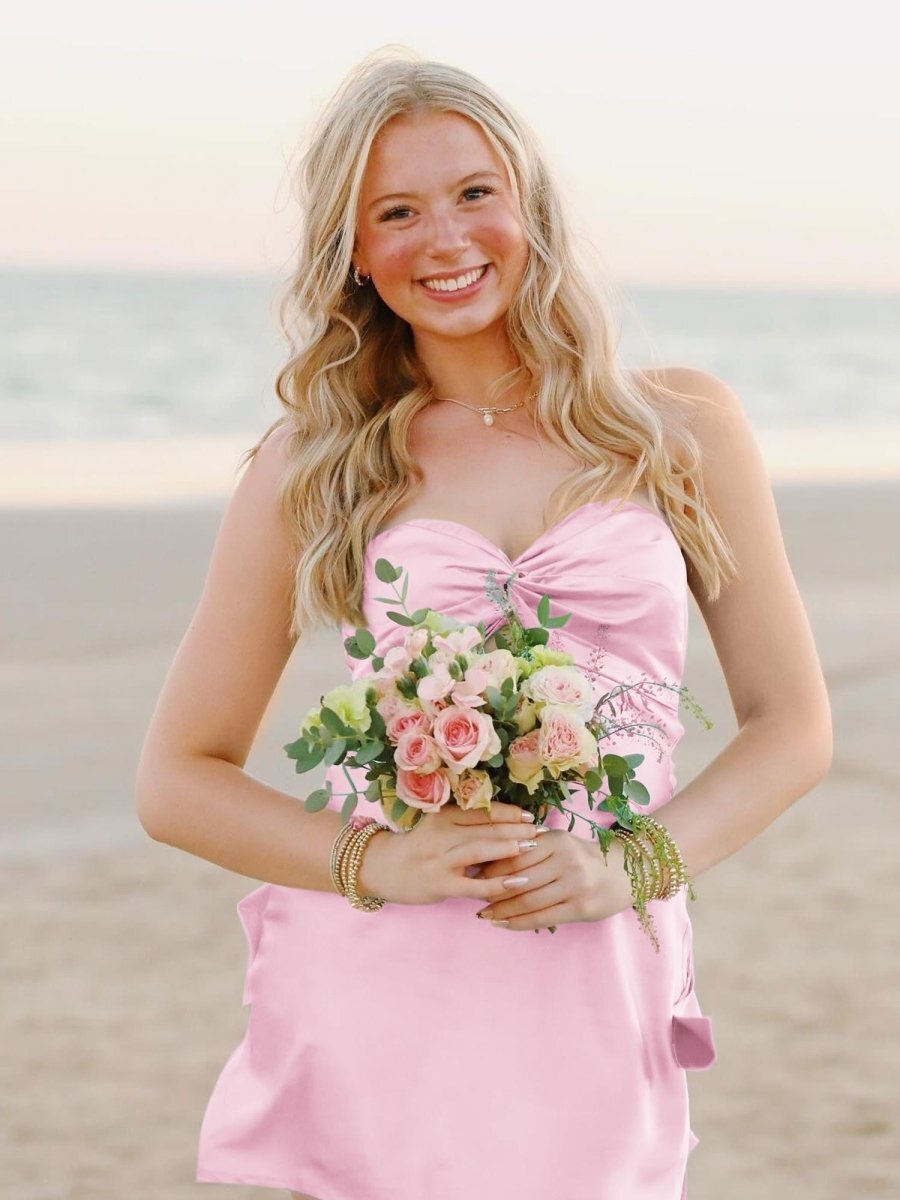 Robe courte de bal bustier avec torsade et ouverture en trou de serrure