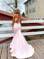 Robe longue de bal sirène rose à bretelles avec nœud dans le dos