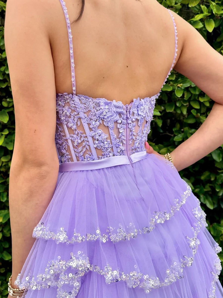 Abito lungo da ballo con spalline, paillettes floreali e balze multiple con spacco