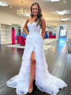Abito lungo da ballo con spalline, paillettes floreali e balze multiple con spacco