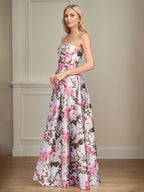 Vestido de cetim floral longo até o chão com corte evasê e ombro a ombro para mãe da noiva
