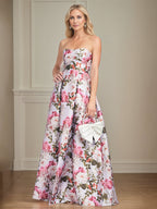 Vestido de cetim floral longo até o chão com corte evasê e ombro a ombro para mãe da noiva