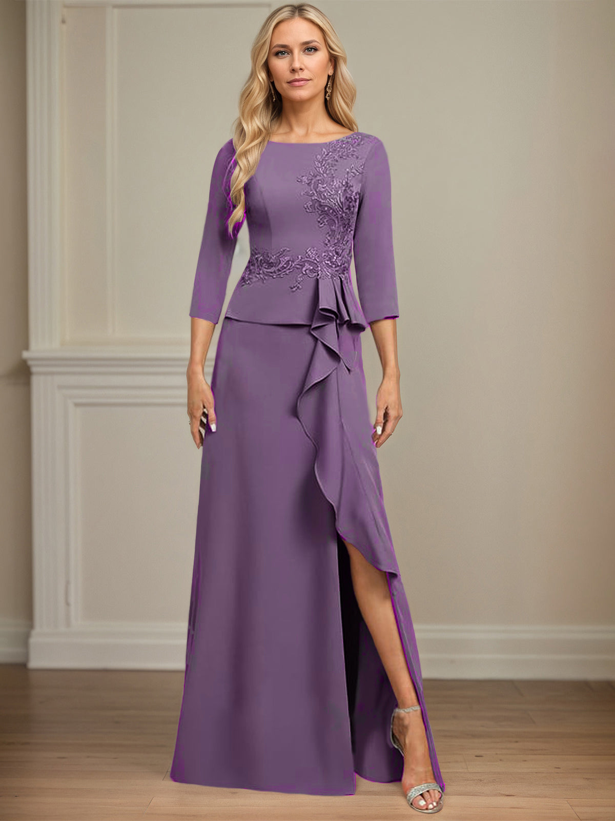 Eng anliegendes bodenlanges Kleid aus Stretch-Crêpe mit Rundhalsausschnitt, Säulenschnitt und kaskadierenden Rüschen-Applikationen