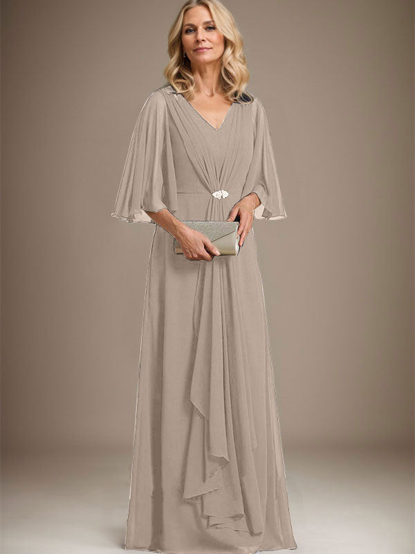 A-Linien V-Ausschnitt Bodenlanges Chiffon Kleid für die Brautmutter mit kaskadierenden Rüschen und Kristallbrosche
